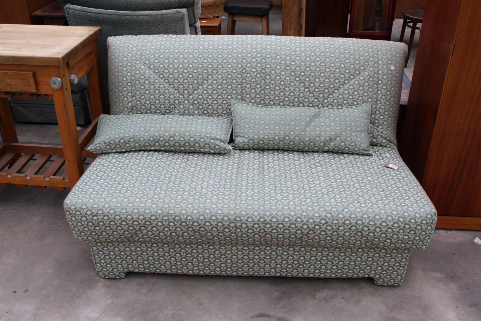A MODERN GREEN FLORAL BED SETTEE