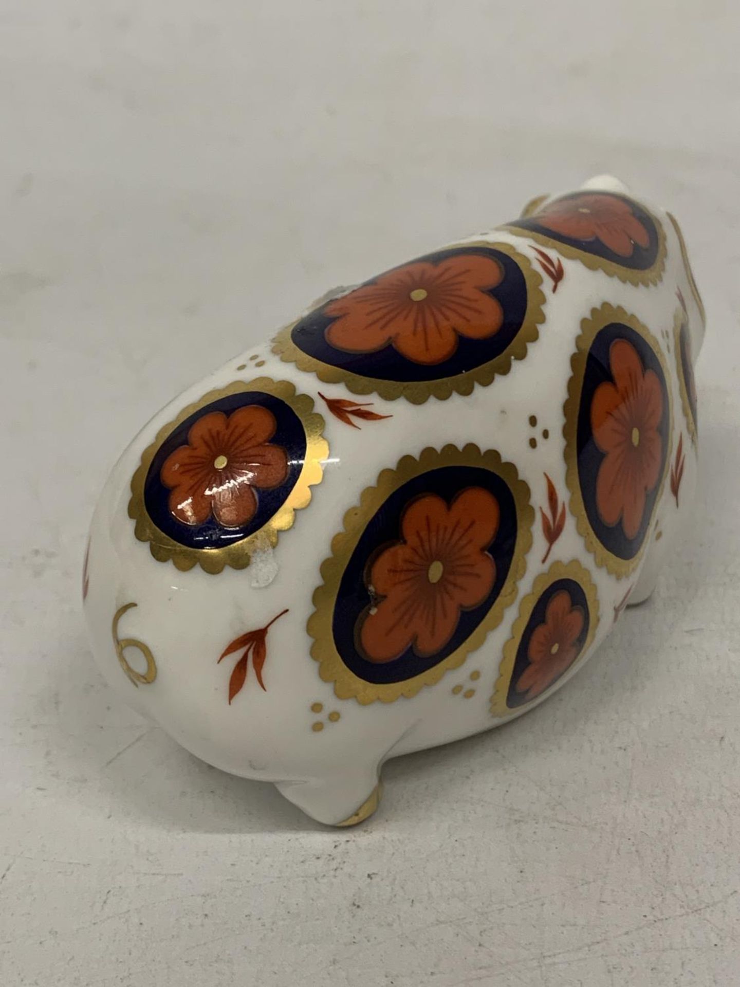 A ROYAL CROWN DERBY PIG (SECONDS) - Image 3 of 4