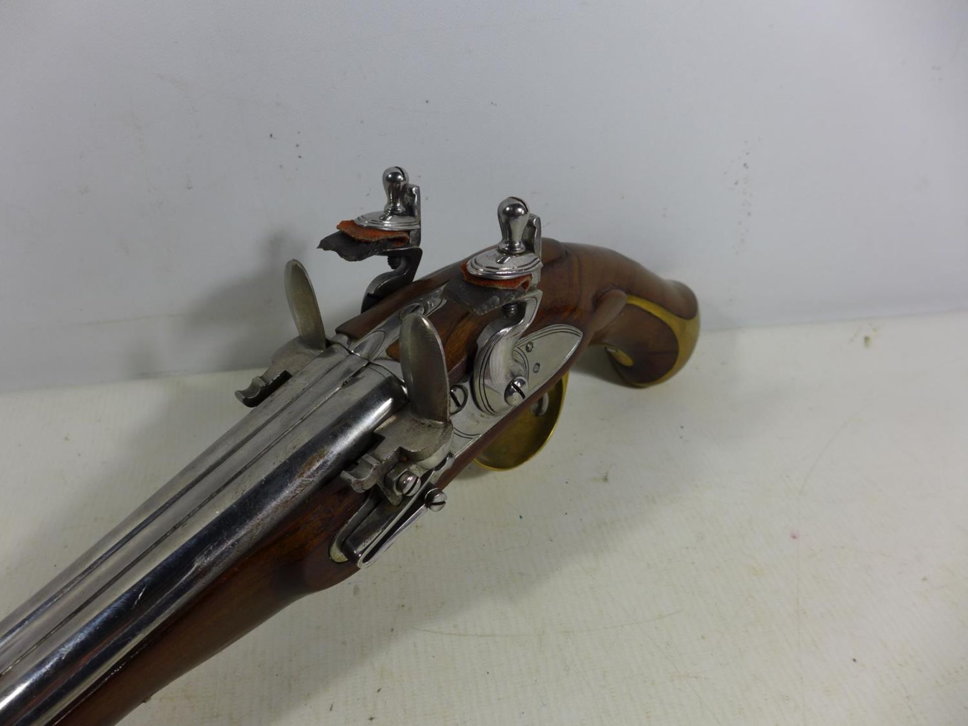 A GOOD QUALITY NON FIRING MODEL DISPLAY DOUBLE BARREL SIDE BY SIDE FLINTLOCK PISTOL, 17CM BARREL, - Image 6 of 6