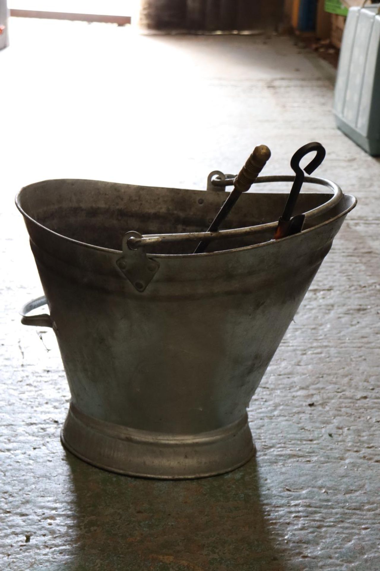 A LARGE TIN COAL SCUTTLE WITH TWO POKERS - Image 2 of 4