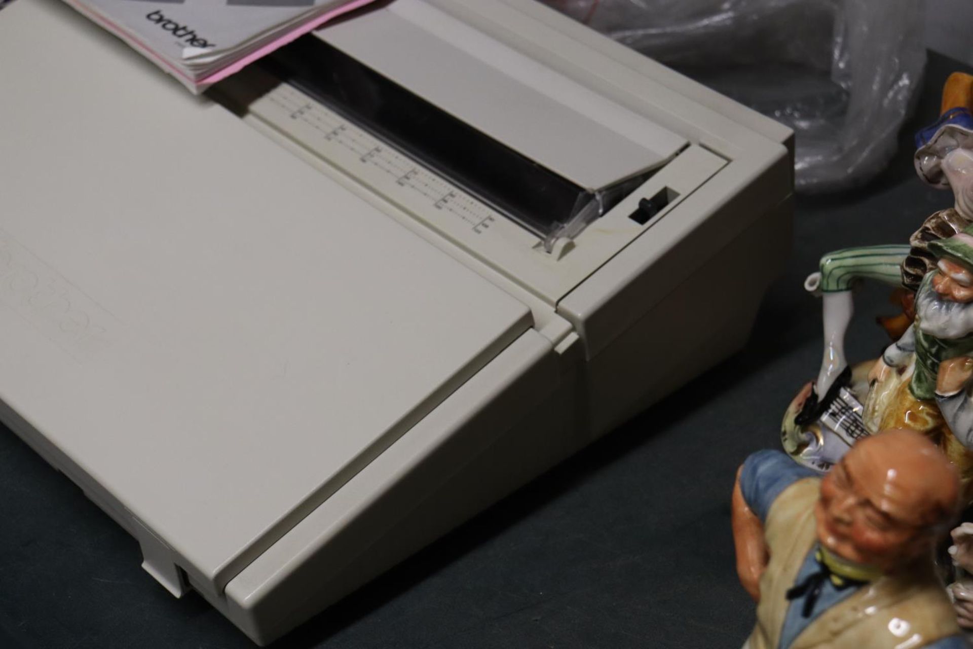 A BROTHER AX-130 ELECTRIC TYPEWRITER AND USER'S GUIDE - Image 3 of 5