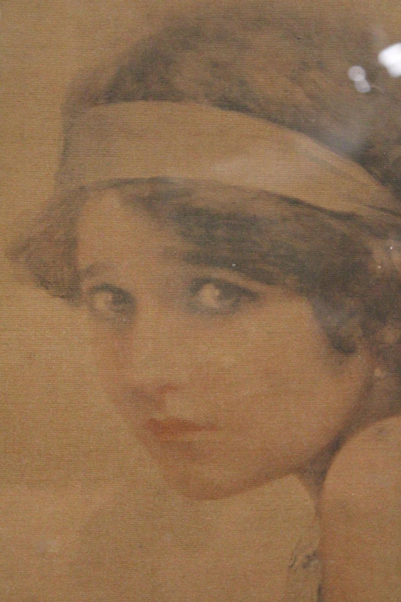 A LARGE PRINT OF A YOUNG LADY, 60CM X 76CM - Image 2 of 5