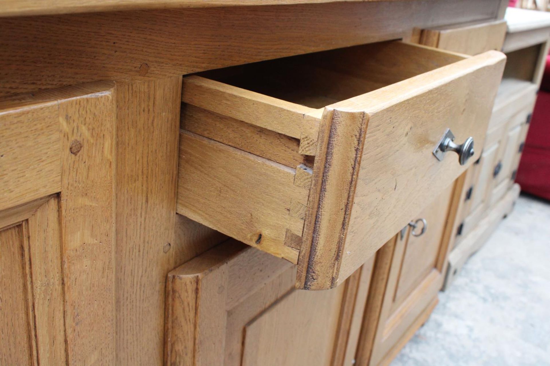 A MODERN OAK SIDEBOARD ENCLOSING THREE PANELLED DOORS AND SINGLE DRAWER, 68" - Image 3 of 4