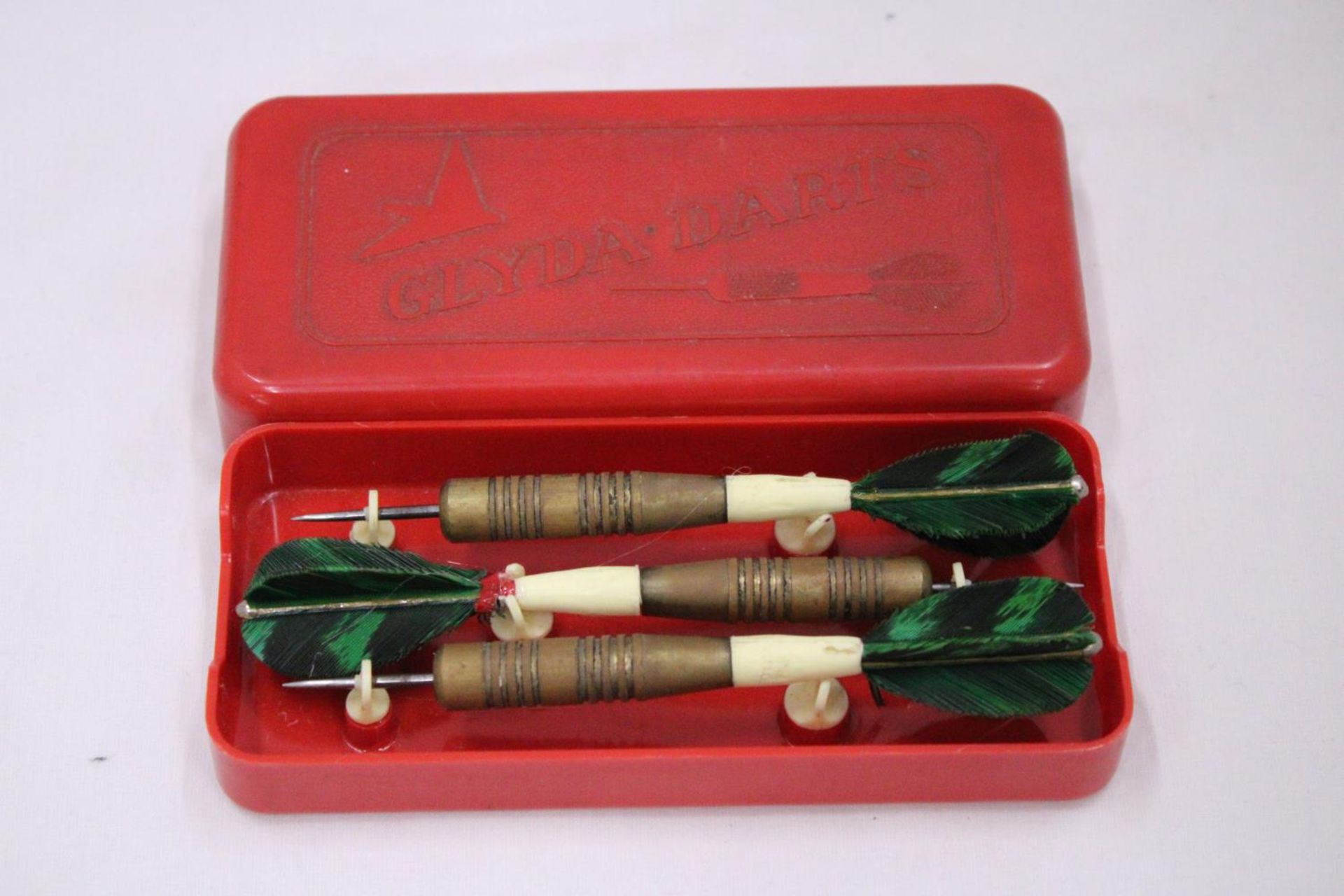 A 1960'S HEAVY BRASS GLYDA DARTS IN ORIGINAL BOX