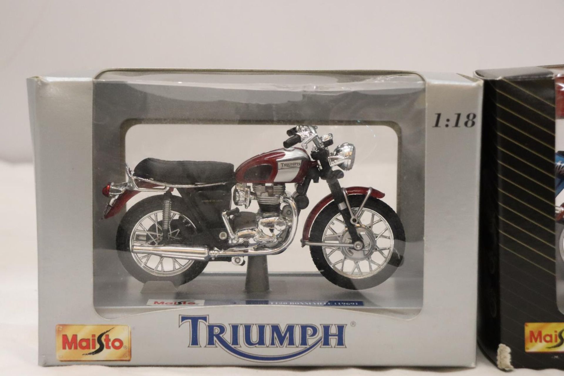 TWO AS NEW MODEL MOTORBIKES IN BOXES - A TRIUMPH T120 BONNEVILLE AND A KAWASAKI - Image 4 of 8