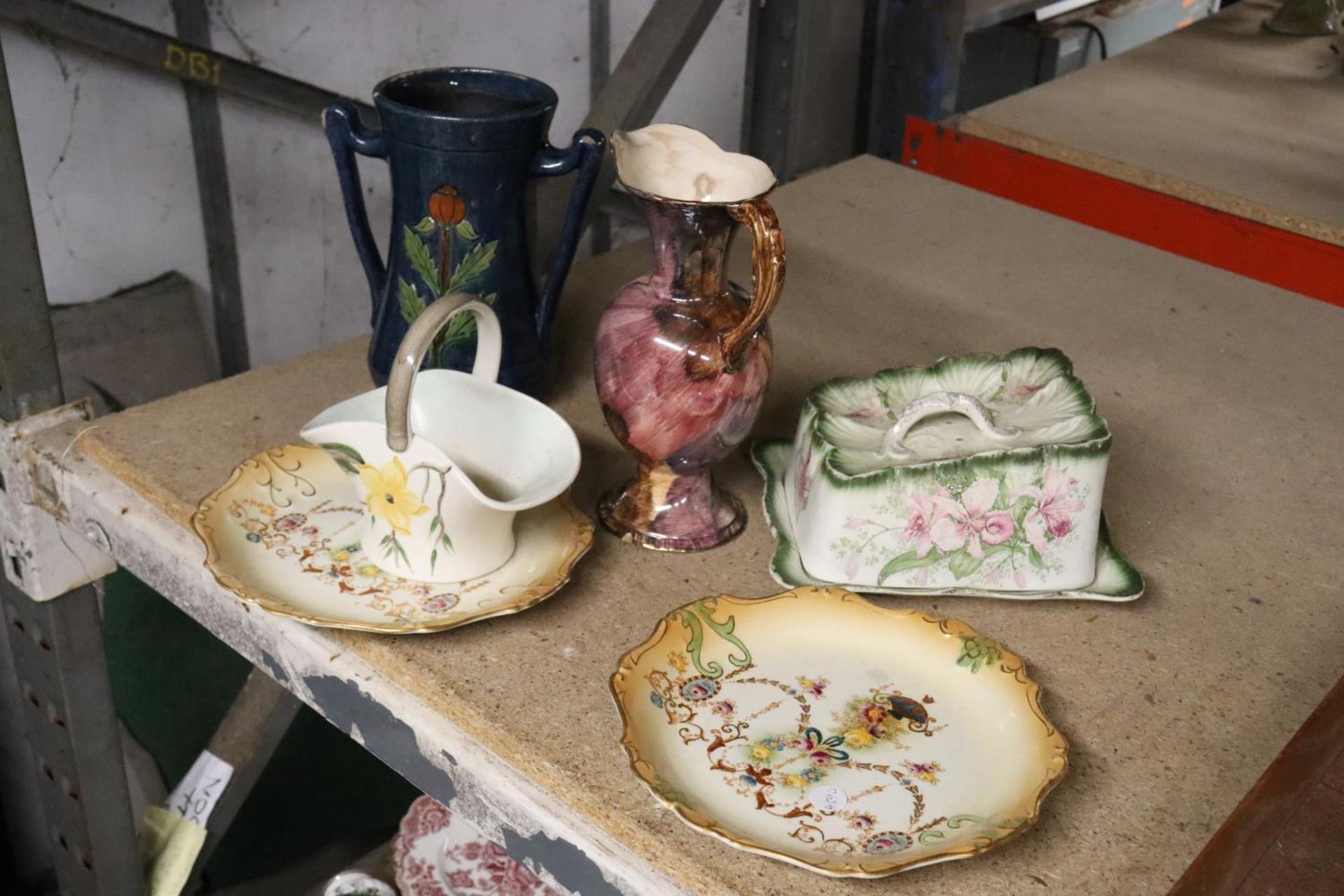 A MIXED LOT TO INCLUDE TWO ROYAL FOLEY WARE PLATES, A RADFORD POSY BOWL, A OLDCOURT WARE HANDPAINTED - Image 2 of 7