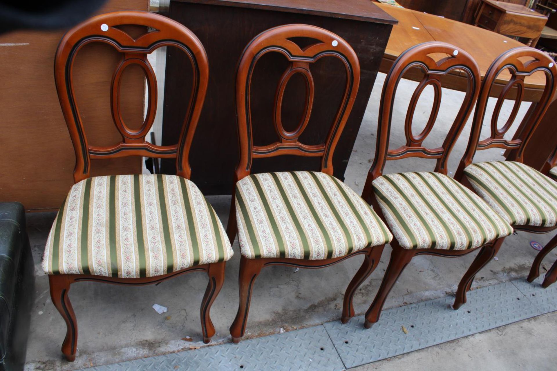 A SET OF SIX VICTORIAN STYLE HARDWOOD DINING CHAIRS - Image 2 of 2