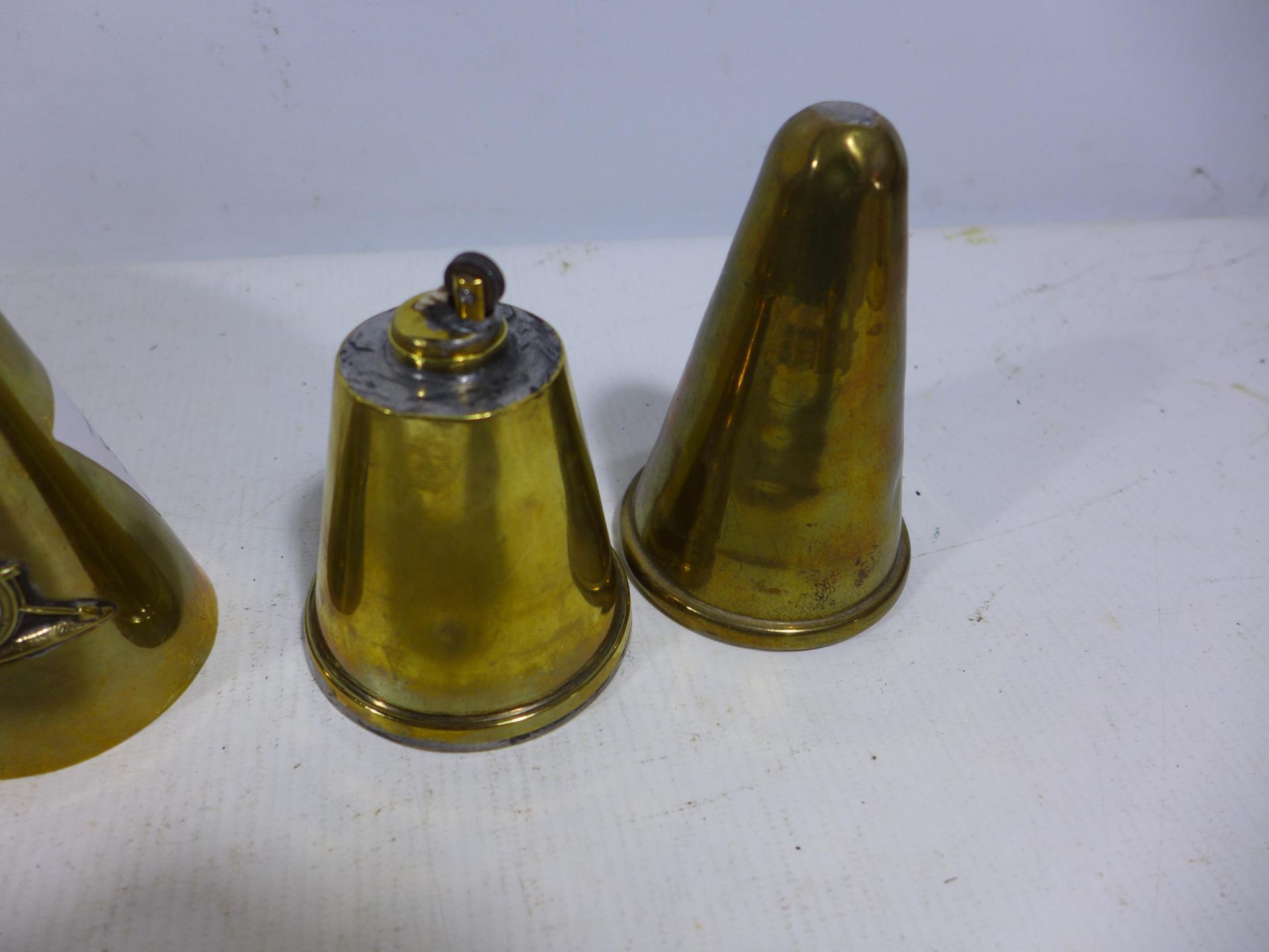 THREE BRASS WORLD WAR I TRENCH ART SHELL CASES IN THE FORM OF A BOX AND LIGHTER AND A LID, LIGHTER - Image 2 of 4