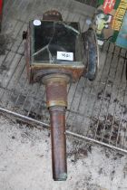 A VINTAGE AND DECORATIVE COACH LAMP (GLASS A/F)
