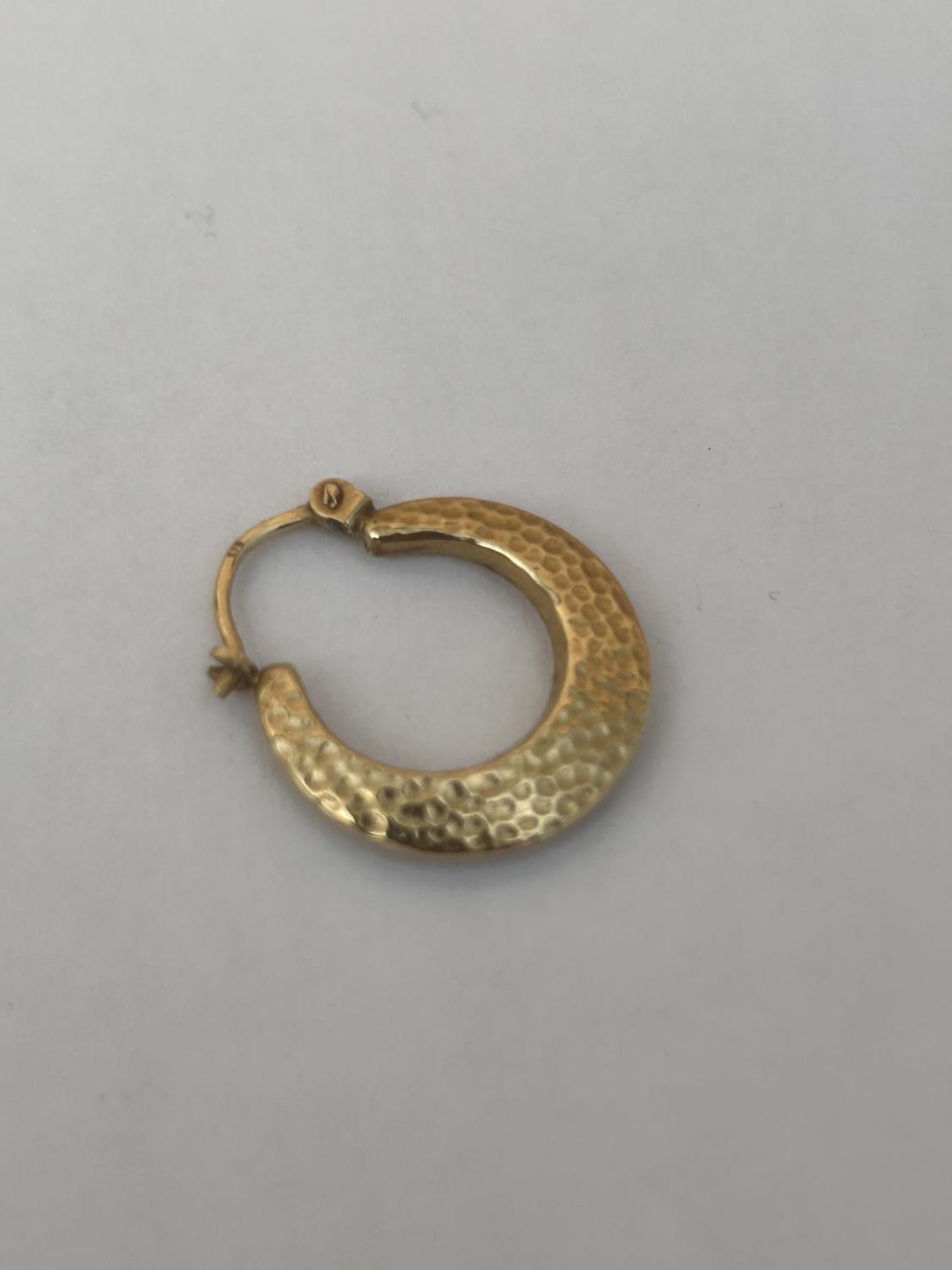 A PAIR OF 9CT GOLD HALF MOON EARRINGS, WEIGHT 1.5 G - Image 3 of 3