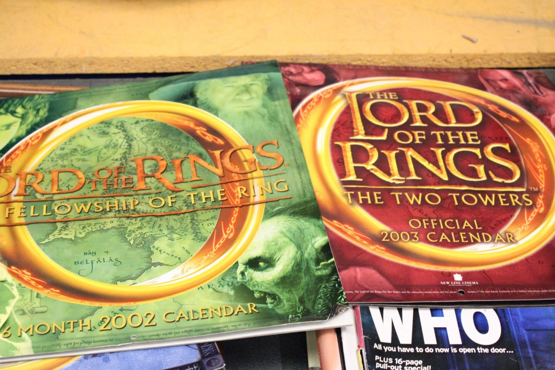 A QUANTITY OF RADIO TIMES MAGAZINES WITH A FURTHER THREE LORD OF THE RINGS CALENDARS - Bild 2 aus 4