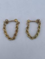 A PAIR OF 9CT GOLD ROPE TWIST EARRINGS, WEIGHT 1.1 G