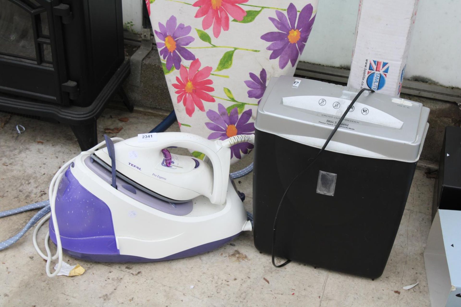 AN ASSORTMENT OF ITEMS TO INCLUDE A TEFAL IRON AND A PAPER SHREDDER ETC - Image 2 of 2