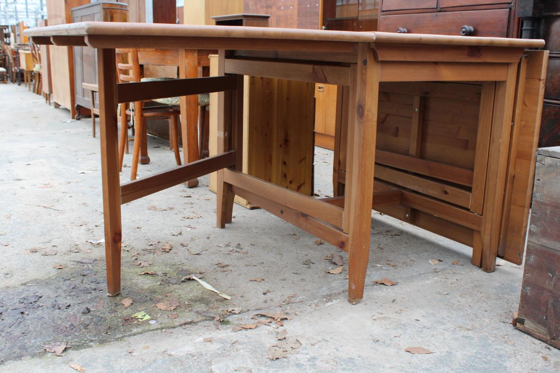 A MODERN PINE GATE-LEG DINING TABLE, 79.5" X 41" OPENED - Image 3 of 4