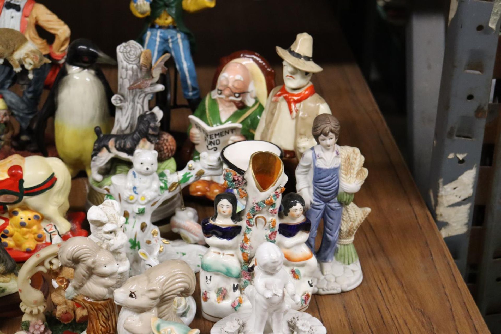 A COLLECTION OF FIGURES TO INCLUDE DOGS, RABBITS, A PENGUIN, STAFFORDSHIRE STYLE, CLOWNS, ETC - Image 3 of 7