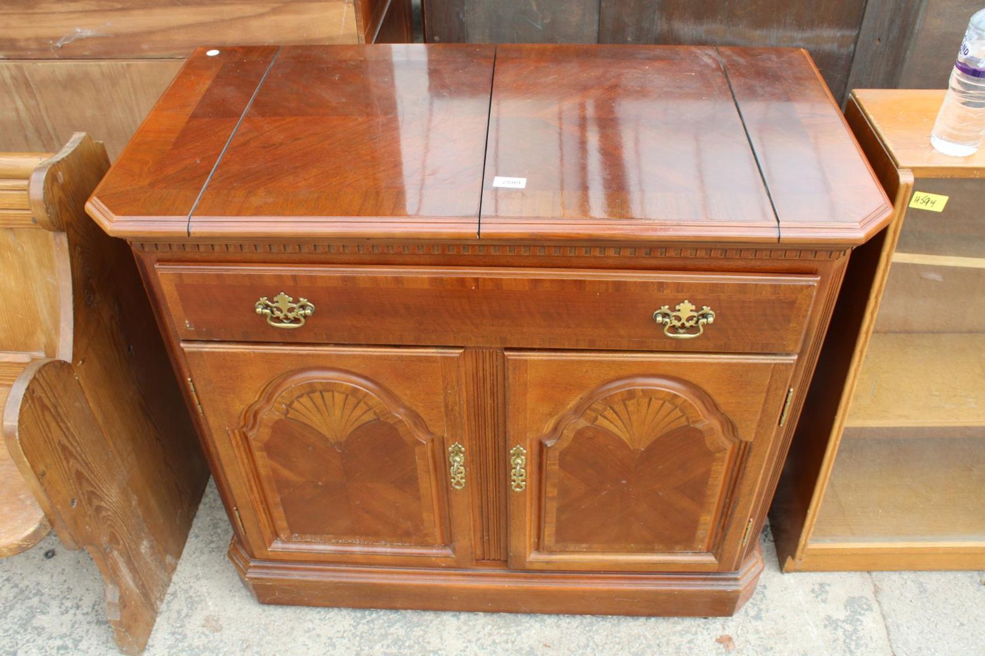 A MODERN HARDWOOD SIDEBOARD/BUFFET CABINET WITH FOLD-OVER TOP, SINGLE DRAWER AND TWO CUPBOARDS,