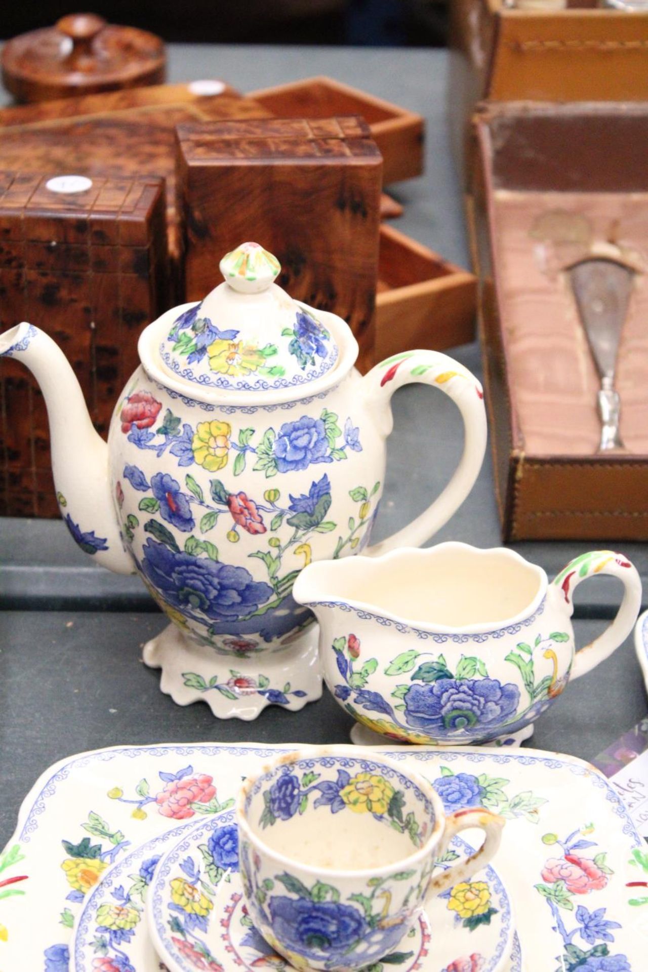 A QUANTITY OF MASONS "REGENCY" WARE TO INCLUDE A TEAPOT, CUPS, SAUCERS, PLATES ETC - Image 4 of 5