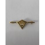 A HALLMARKED 9CT GOLD DIAMOND AND SAPPHIRE FODEN TRUCKS LAPEL BADGE WEIGHT 3.37 G