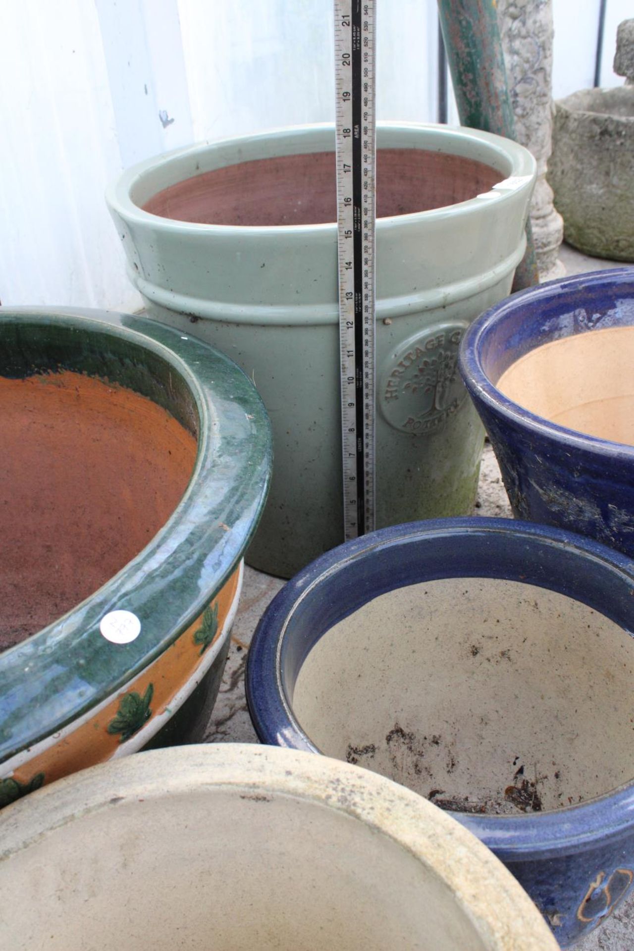 AN ASSORTMENT OF BLUE AND GREEN GLAZED GARDEN POTS - Image 3 of 3