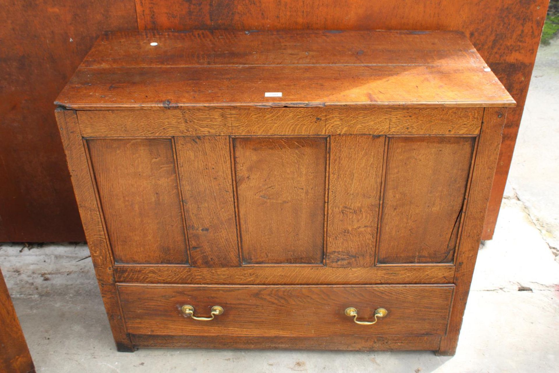 AN OAK GEORGE III BLANKET CHEST WITH 3 PANEL FRONT AND SINGLE DRAWER TO BASE, 41.5" WIDE