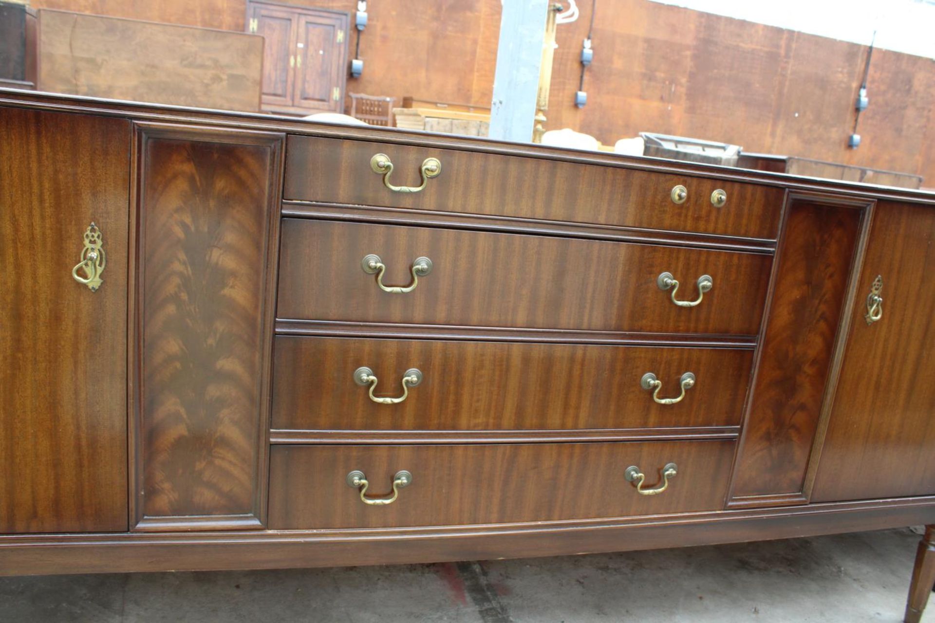 A MAHOGANY STRONGBOW FURNITURE SIDEBOARD ENCLOSING FOUR DRAWERS AND TWO CUPBOARDS, 72" WIDE - Image 4 of 4