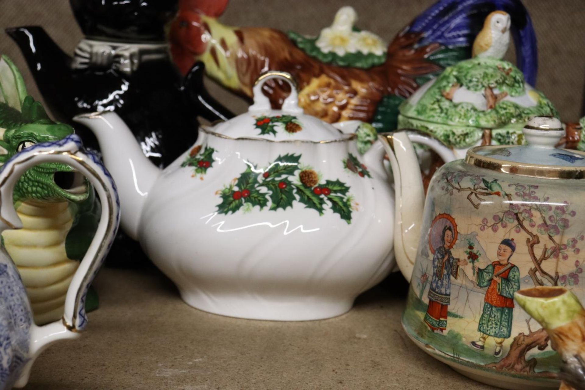 ACOLLECTION OF EIGHT TEAPOTS TO INCLUDE NOVELTY - Image 8 of 8