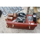 AN ASSORTMENT OF PHOTOGRAPHY EQUIPMENT TO INCLUDE A ROLLEI CAMERA AND AN ARGUS CAMERA ETC