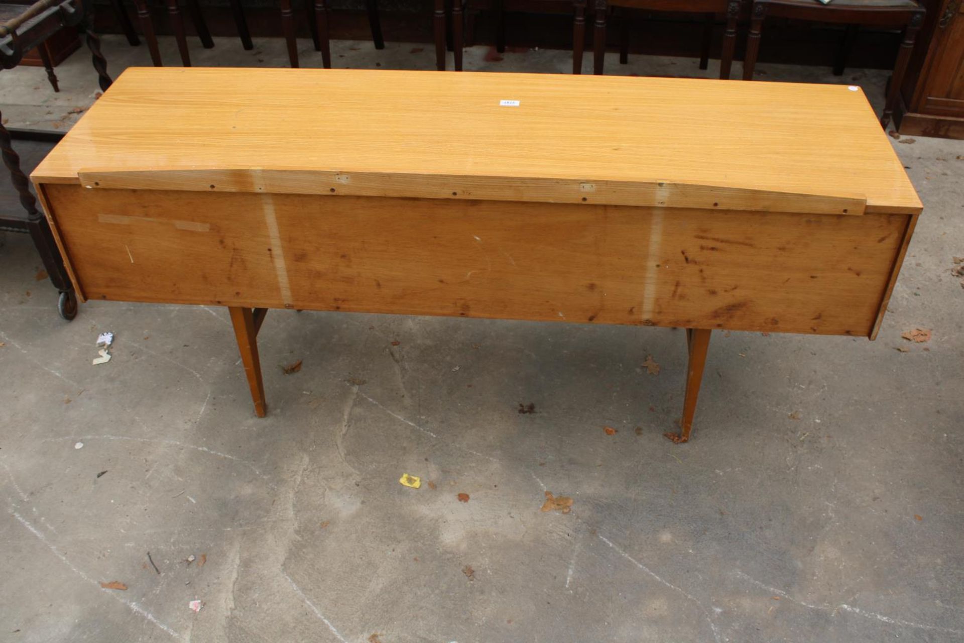 A MID 20TH CENTURY SATINWOOD DRESSING TABLE BASE, 62" WIDE - Image 3 of 4