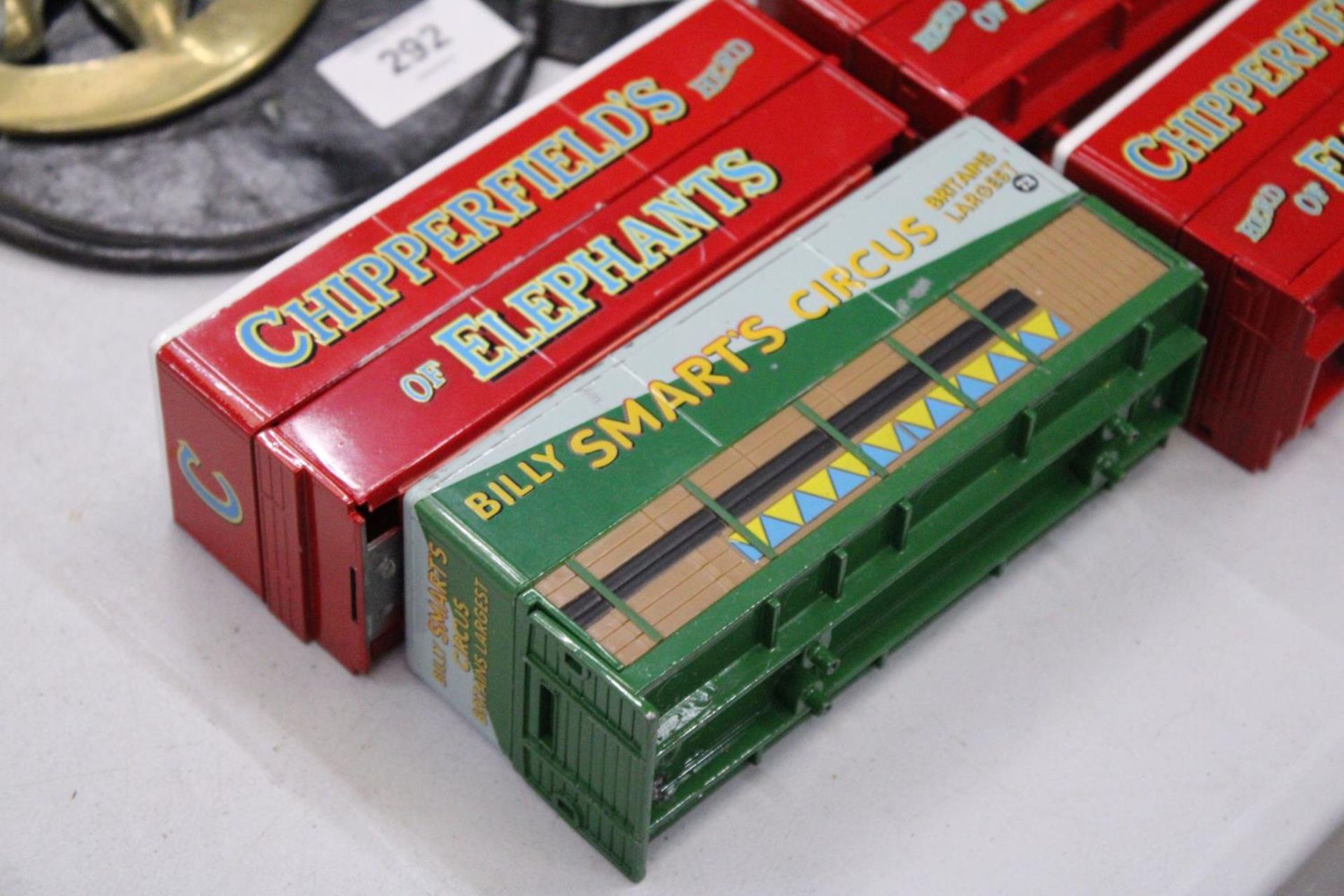 FOUR TOY METAL BILLY SMARTS AND CHIPPERFIELDS CIRCUS CONTAINERS - Bild 2 aus 5