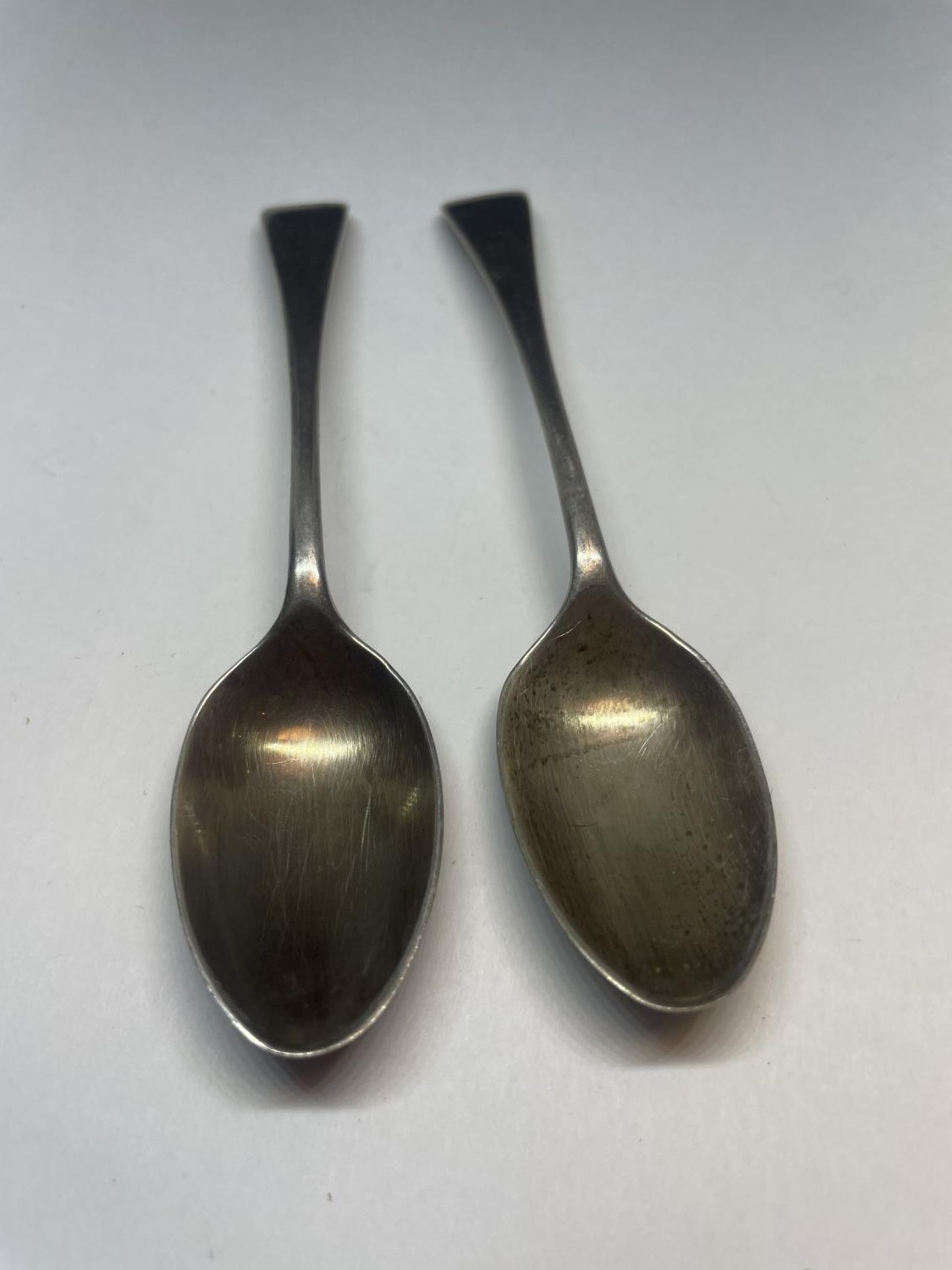 TWO HALLMARKED SHEFFIELD SILVER SPOONS GROSS WEIGHT 47.4 GRAMS