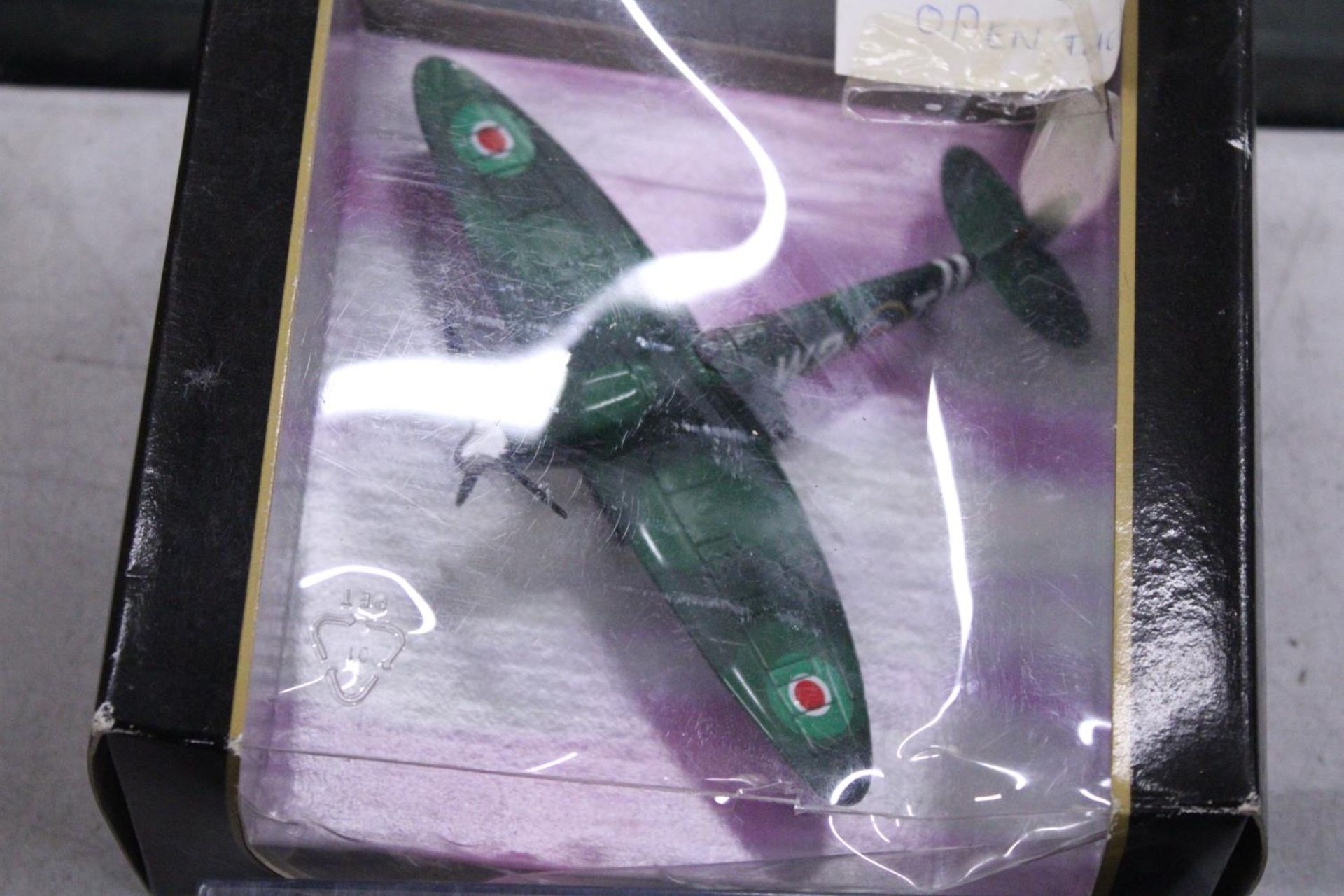 A QUANTITY OF MILITARY MODEL PLANES AND TANKS, ETC - Image 5 of 7