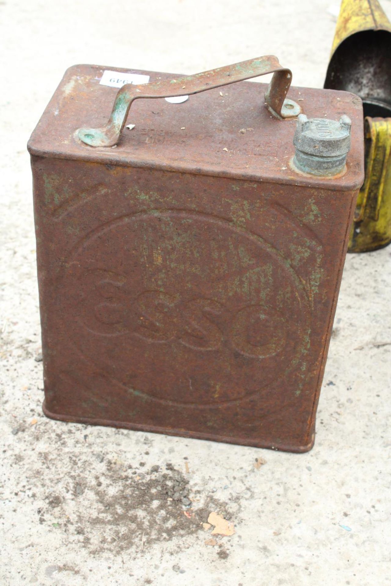 AN ASSORTMENT OF POIL JUGS AND FUEL CANS ETC - Image 6 of 7