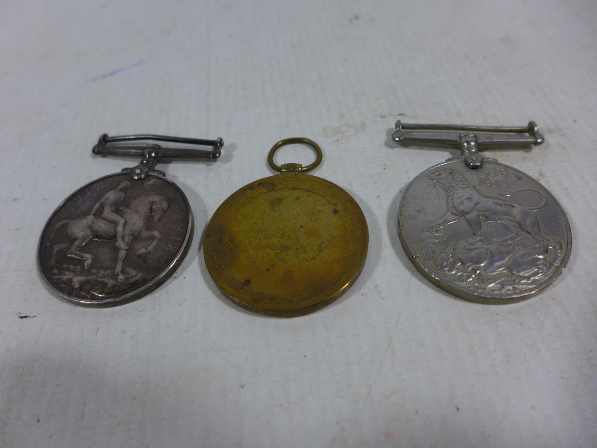 A WORLD WAR I MEDAL PAIR AWARDED TO 202360 PRIVATE C J HULME NORTH STAFFS REGIMENT AMD A WORLD WAR - Image 2 of 2