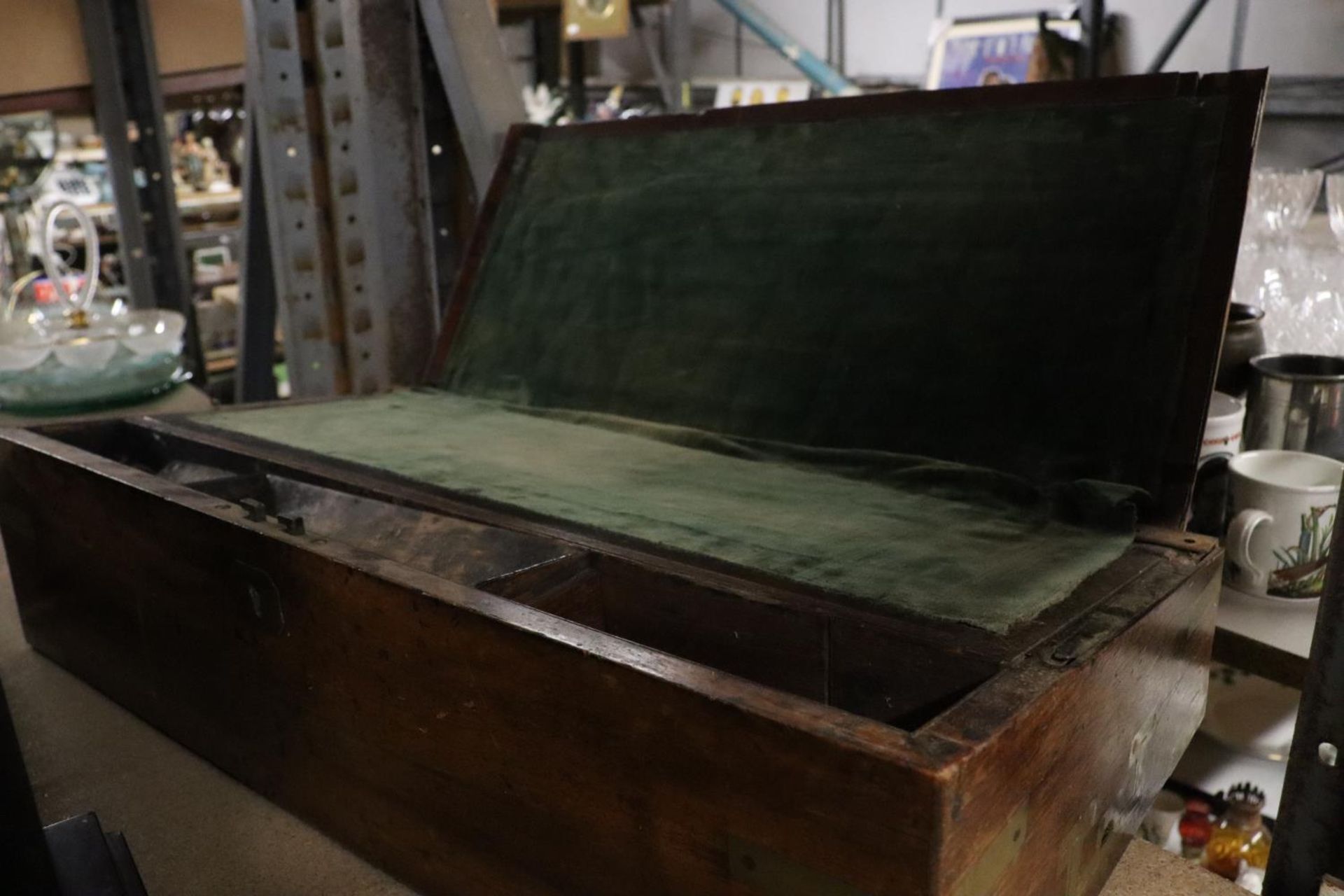 A VINTAGE MAHOGANY WITH BRASS BINDINGS WRITING SLOPE FOR RESTORATION - Image 5 of 6
