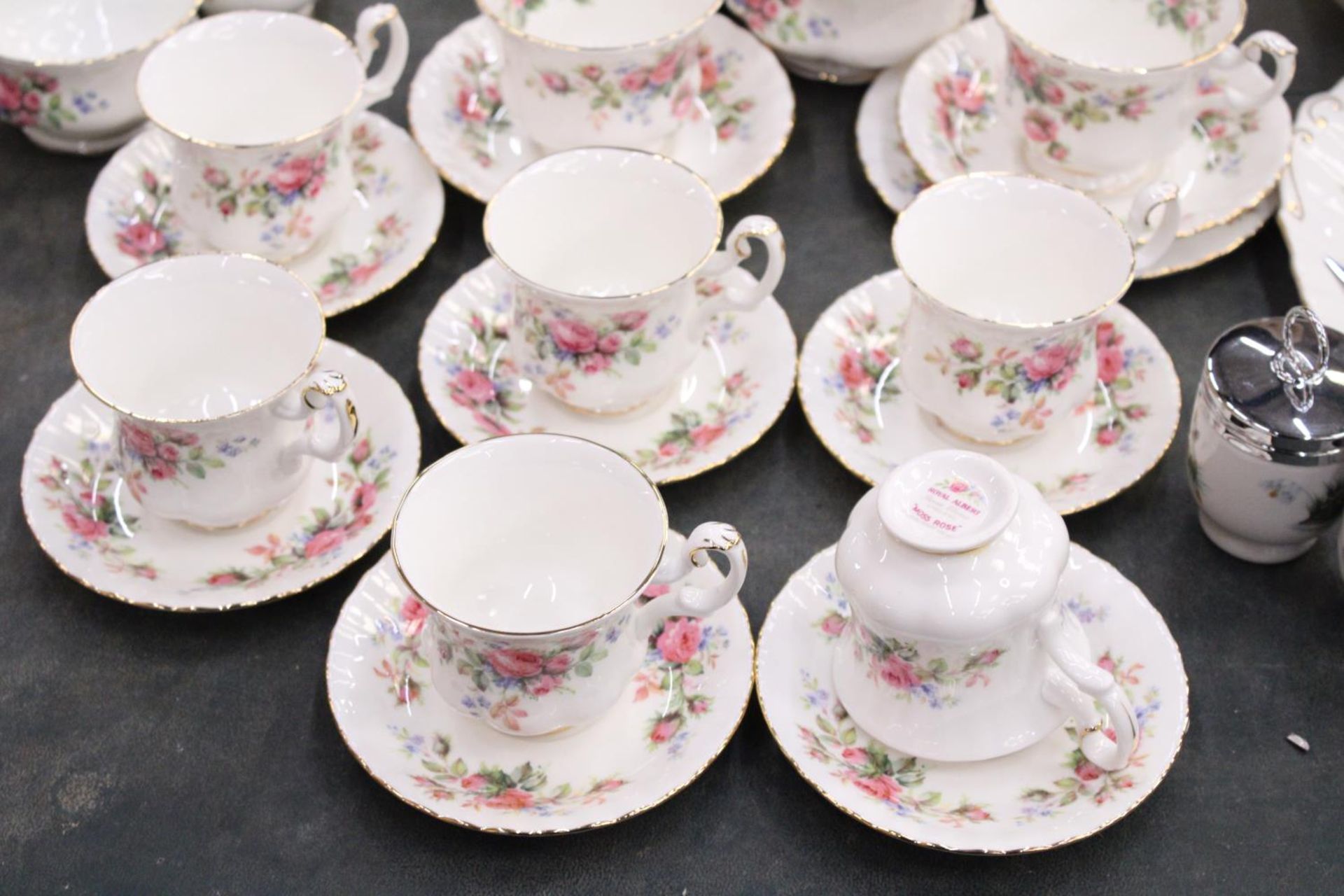 A ROYAL DOULTON 'MOSS ROSE' TEASET TO INCLUDE A TEAPOT AND COFFEE POT, PLATES, CREAM JUGS, A CAKE - Image 2 of 7