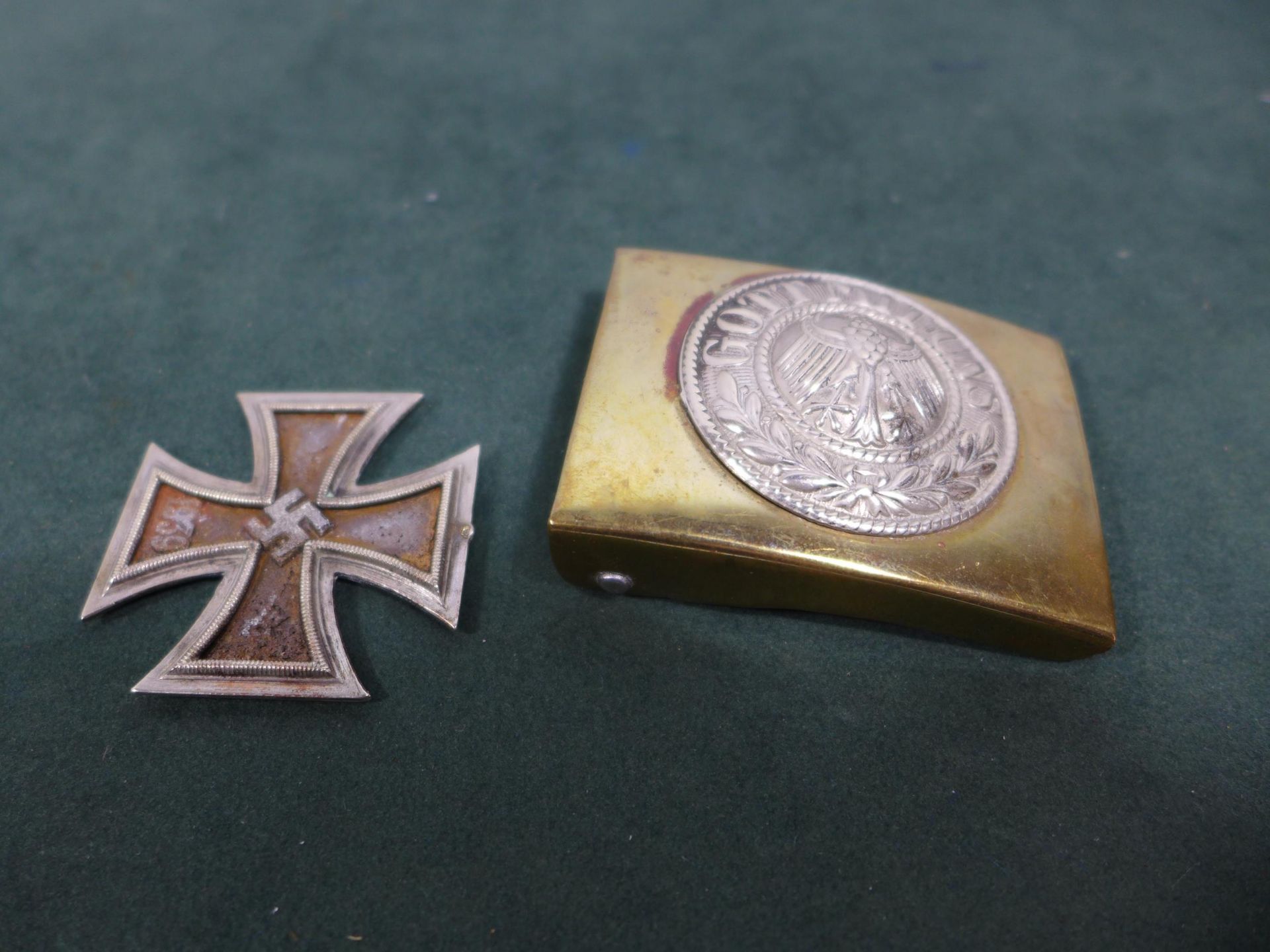 A WORLD WAR II NAZI GERMANY IRON CROSS SECOND CLASS (A/F), AND A GERMAN BELT BUCKLE