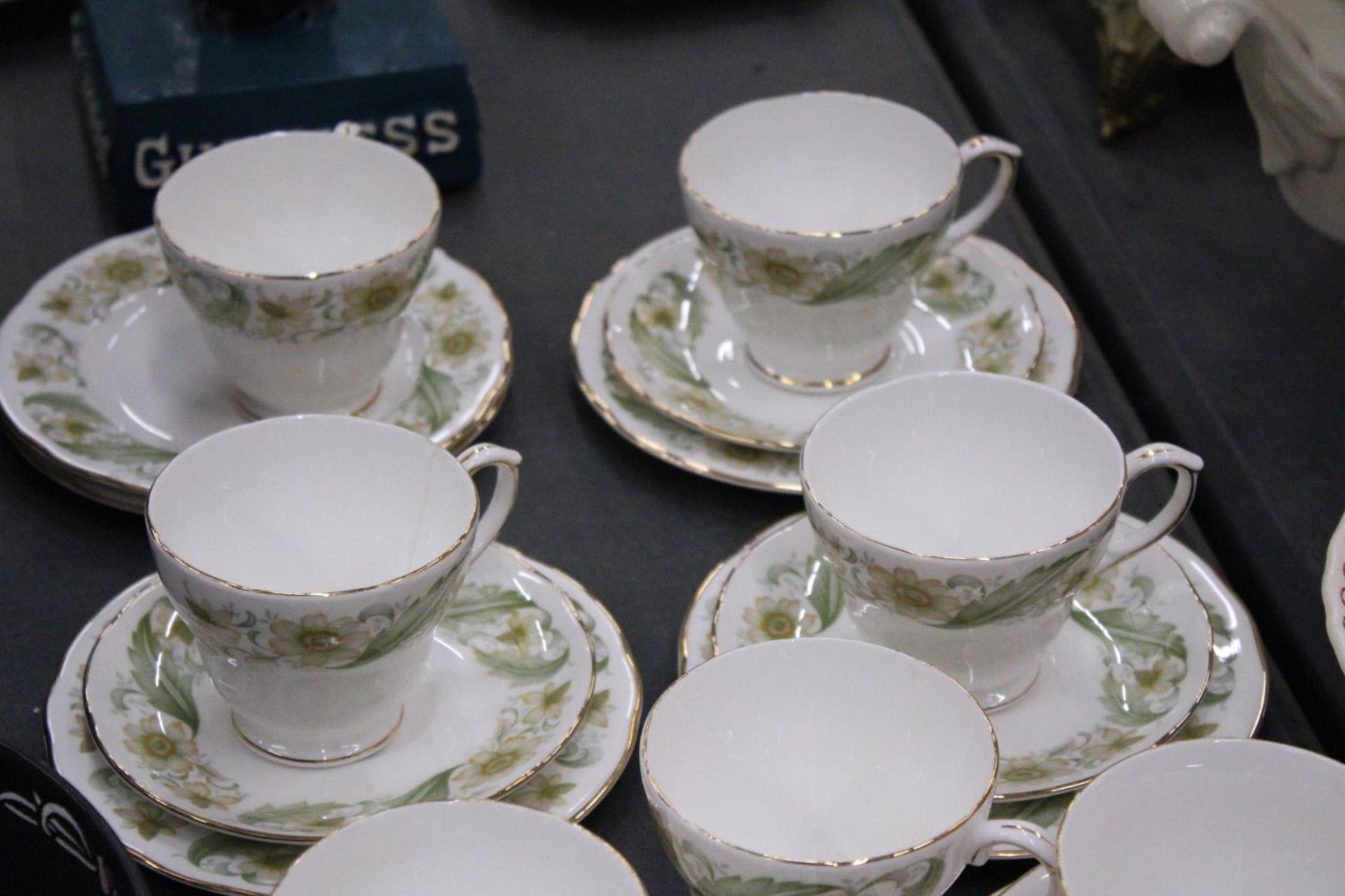 A QUANTITY OF CHINA CUPS, SAUCERS, SIDE PLATES AND CREAM JUGS BY COLCLOUGH AND DUCHESS - Image 4 of 6