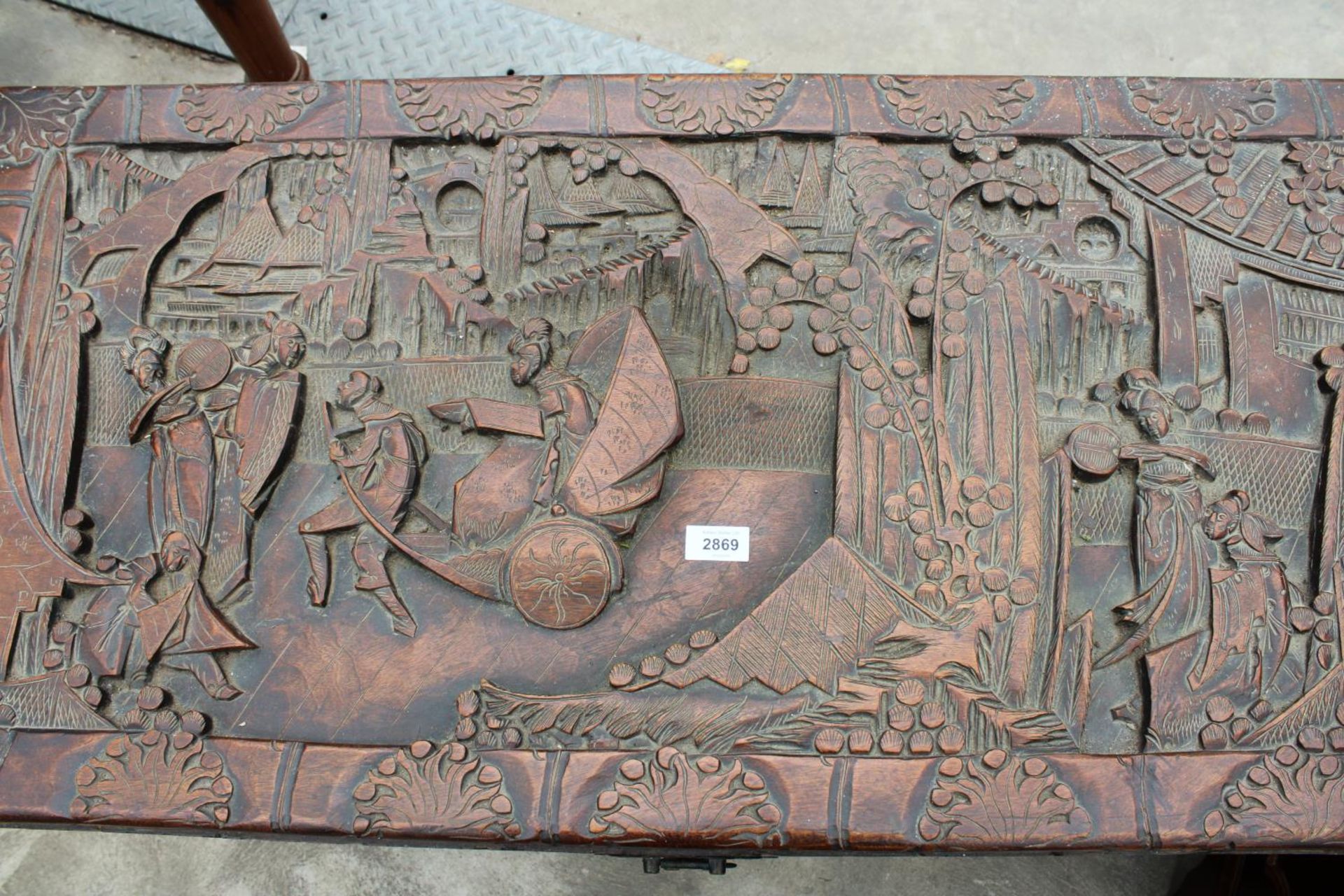 AN ORIENTAL CAMPHOR WOOD CARVED BLANKET CHEST, 41" X 20" - Image 9 of 9