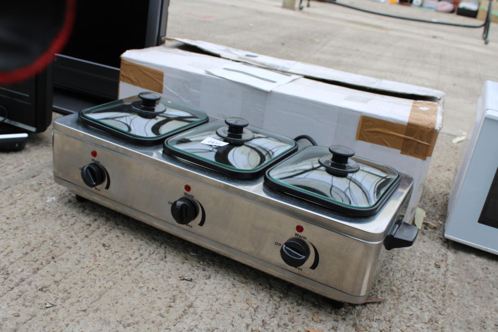AN ELECTRIC THREE STATION BUFFET WARMER - Image 2 of 3