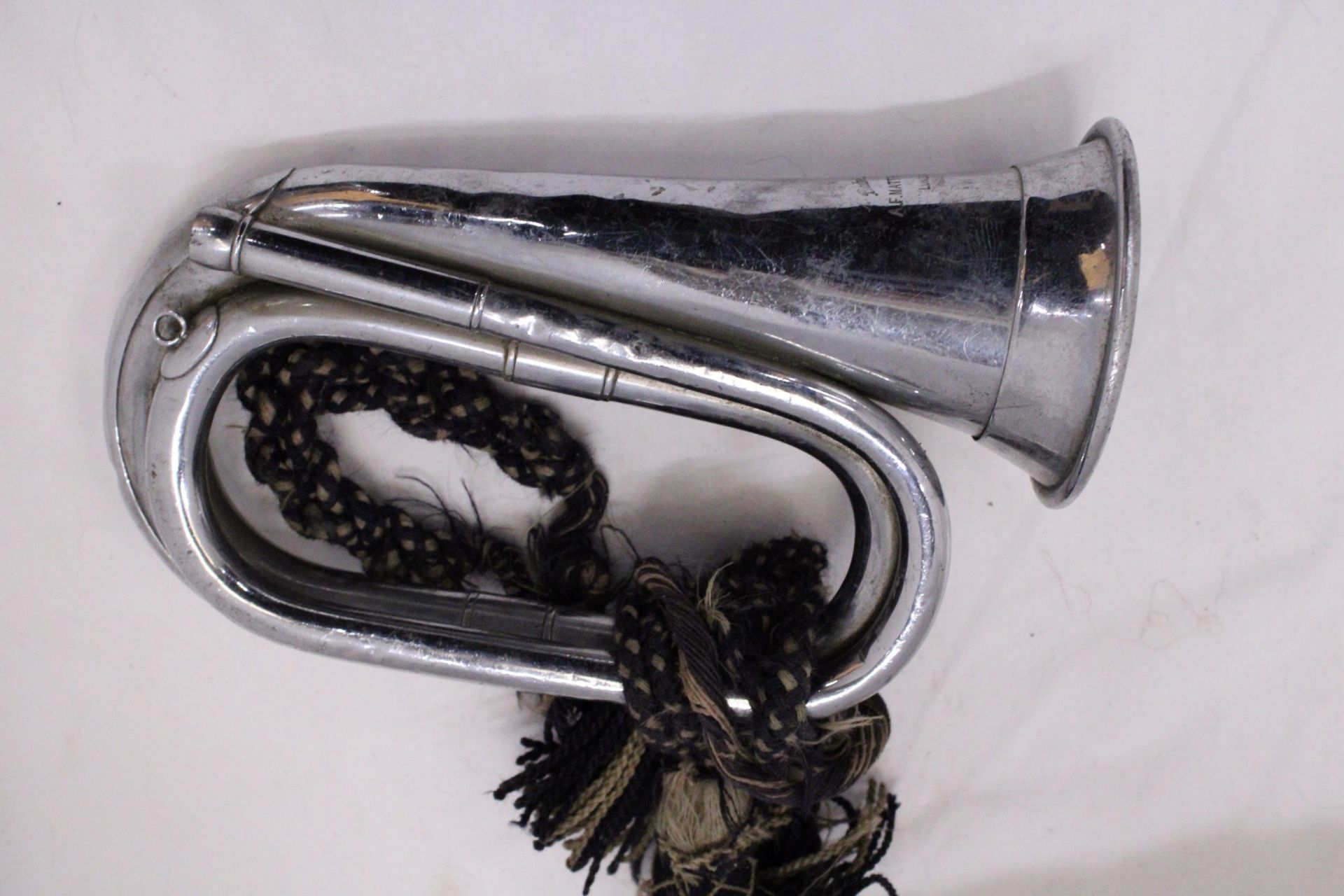 A VINTAGE REGIMENTAL BUGLE BY MATTHEWS AND CO LONDON - Image 4 of 5