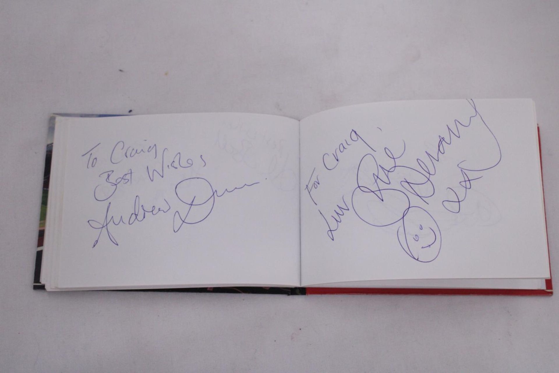AN AUTOGRAPH BOOK FOR MACCLESFIELD DANCER, CRAIG, WHEN HE DANCED WITH MICHAEL JACKSON ON THE ' - Image 4 of 5