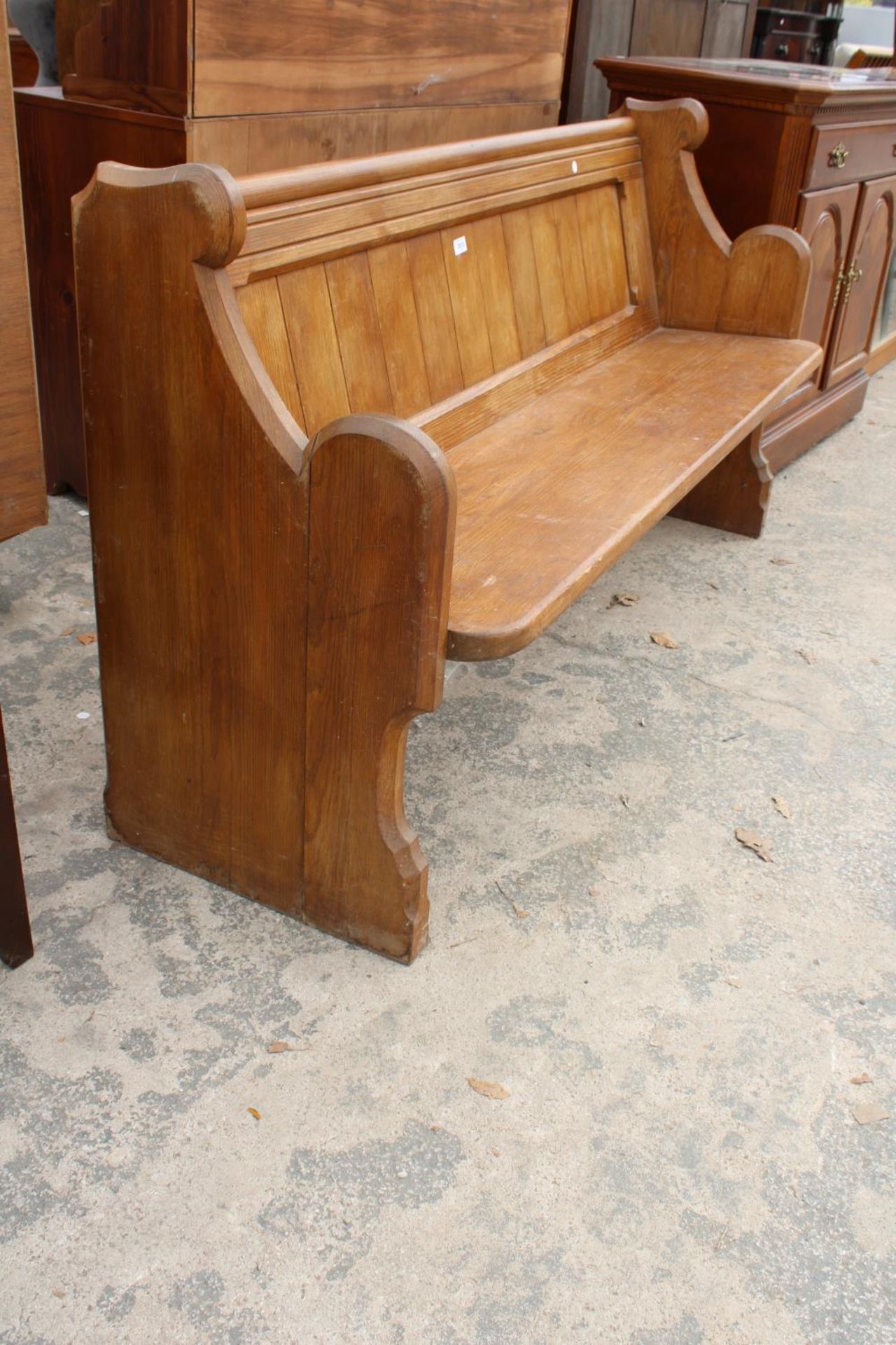 A VICTORIAN PITCH PINE PEW, 61" WIDE - Image 2 of 4