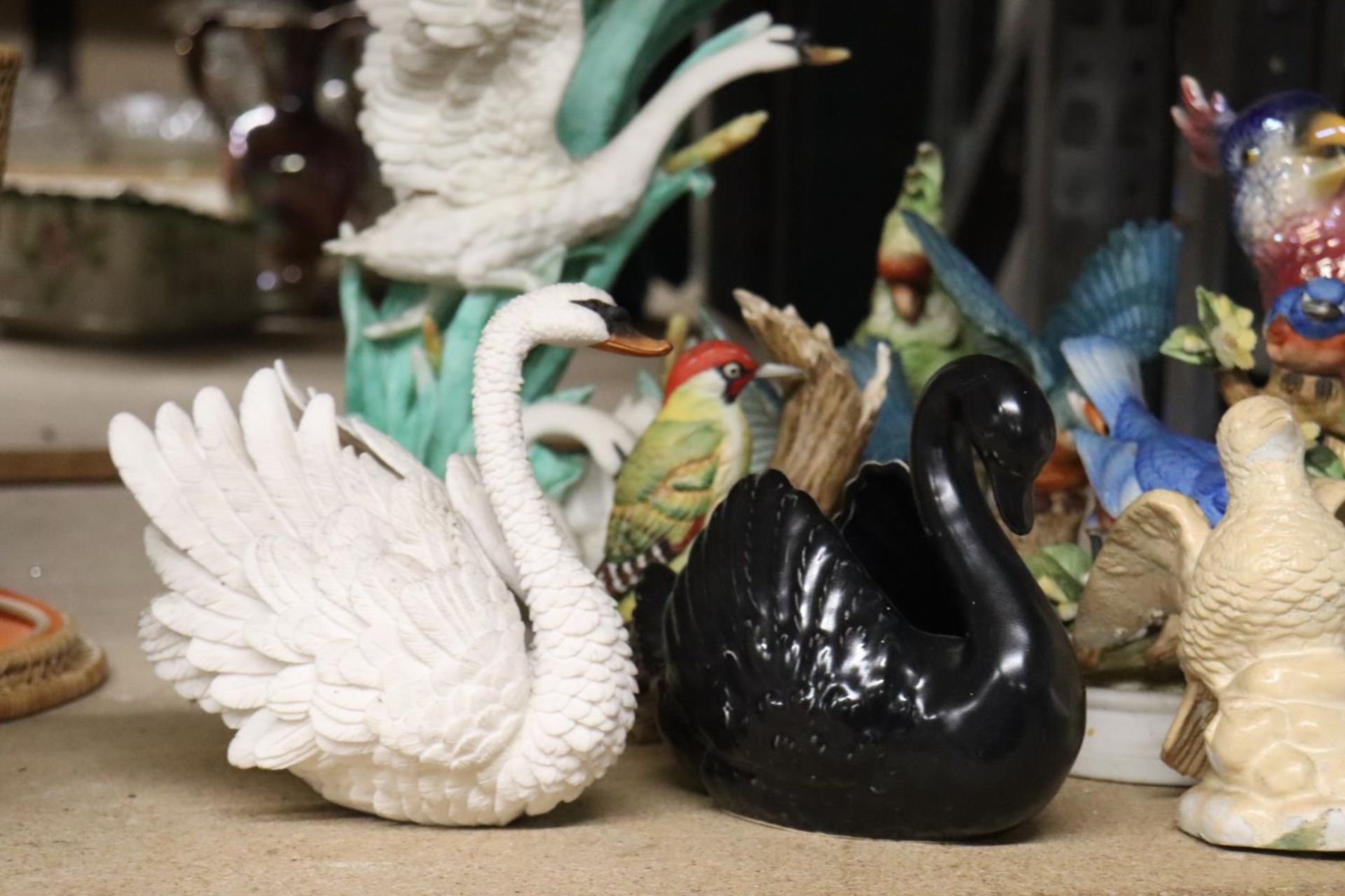 A COLLECTION OF BIRD FIGURINES TO INCLUDE SWANS, A PARROT, WOODPECKER, ETC - Image 2 of 6