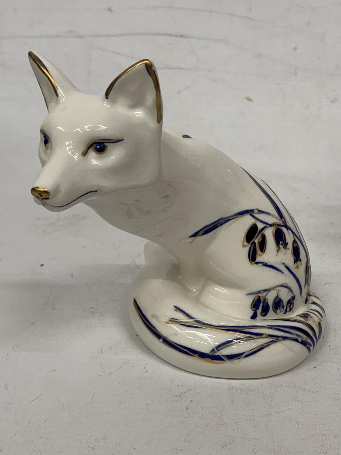 AN ANITA HARRIS FOX (BLUEBELL'S) SIGNED IN GOLD