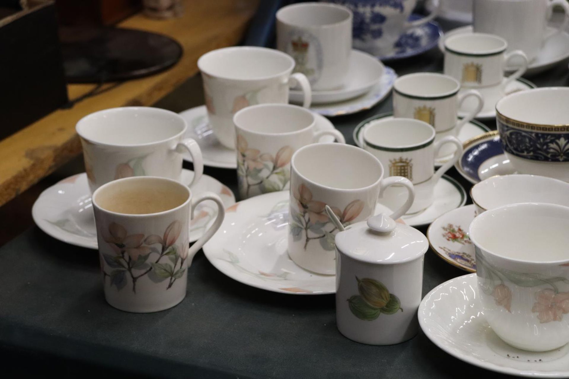 A QUANTITY OF TEACUPS AND SAUCERS TO INCLUDE ROYAL DOULTON "FANTASIA", WEDGWOOD, ROYAL ADDERLEY, - Image 3 of 6