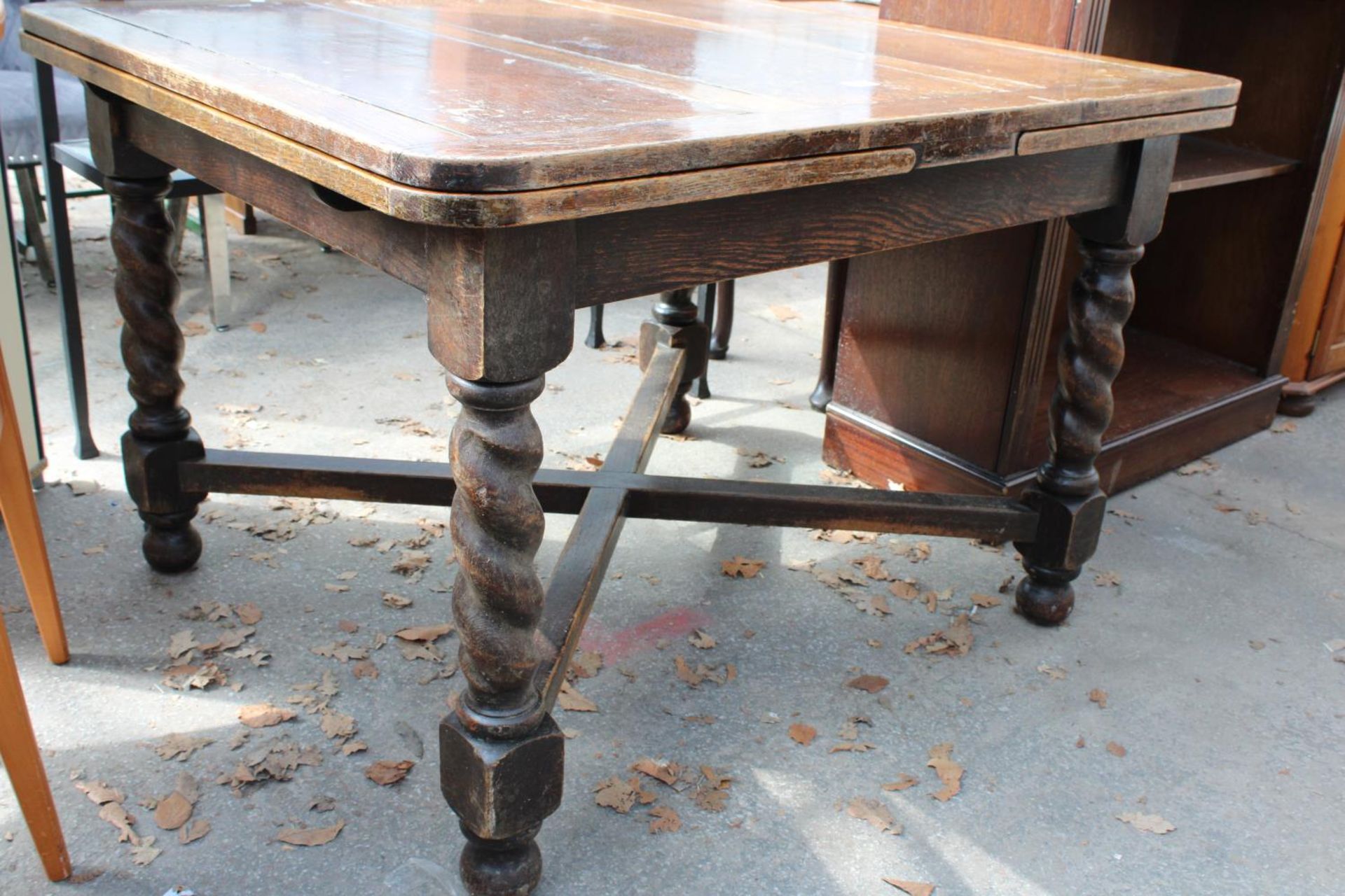 AN EARLY 20TH CENTURY OAK DRAW-LEAF DINING TABLE ON BARLEY-TWIST LEGS, 44" X 39" (EACH LEAF 18") - Image 2 of 2