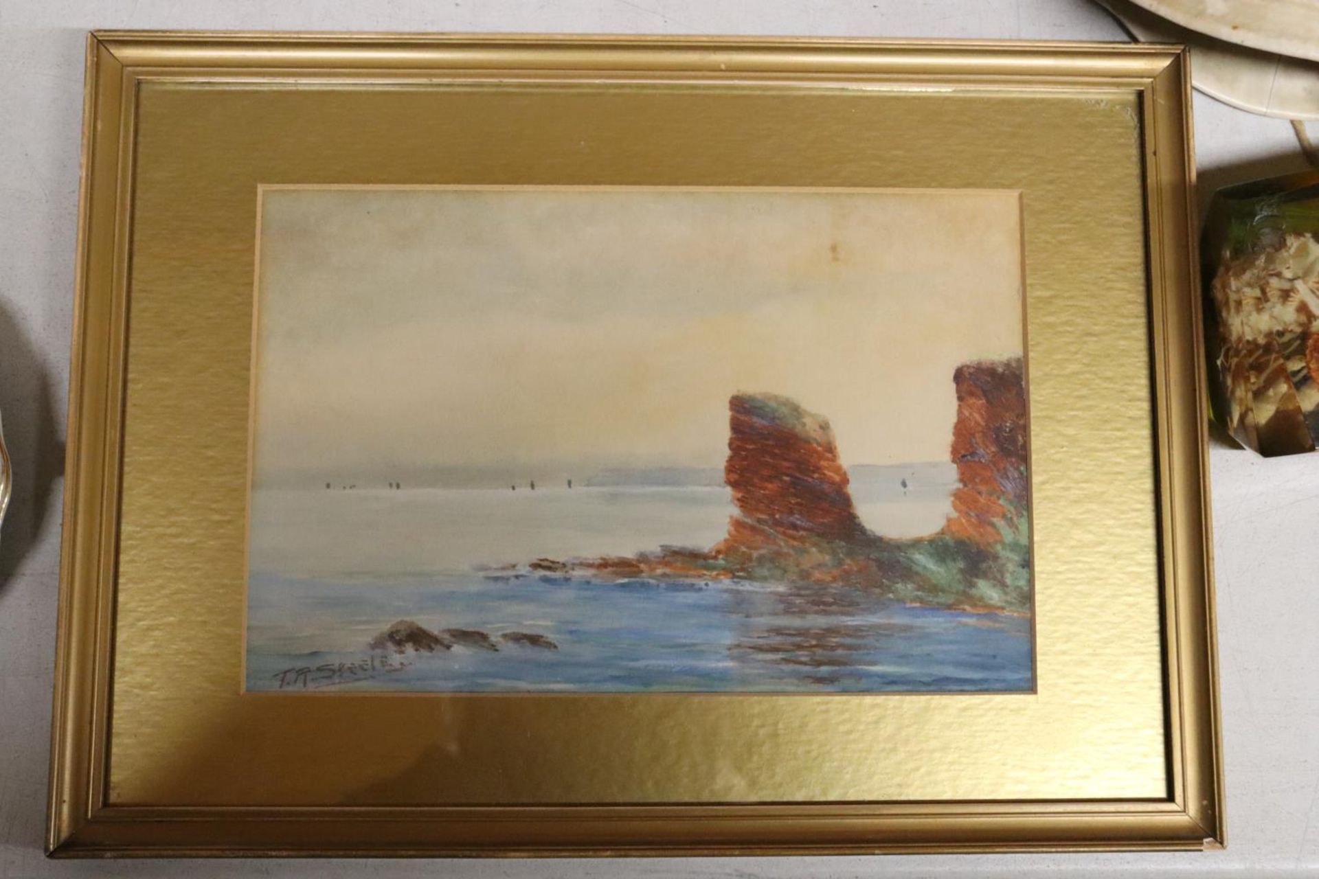 A FRAMED WATERCOLOUR OF A SEA SCENE, SIGNED T R STEELE, 36CM X 26CM - Bild 2 aus 4