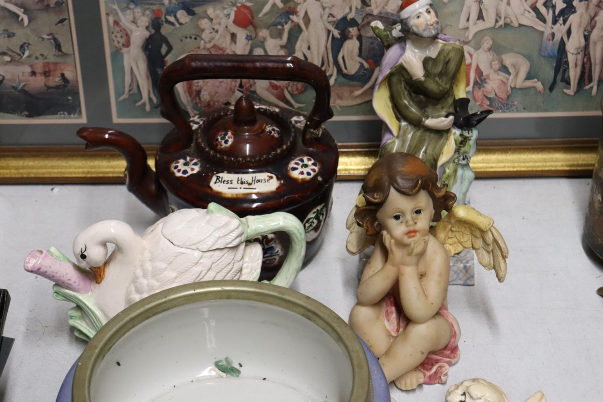 A MIXED LOT TO INCLUDE "ANGEL" WALL PLAQUES, A SWAN TEA POT, STAFFORDSHIRE FIGURE OF "ELIJAH" (A/ - Image 4 of 6