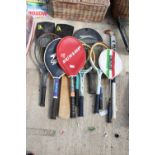 AN ASSORTMENT OF SPORTS ITEMS TO INCLUDE TENNIS RACKETS, A CRICKET BAT AND A HOCKEY STICK ETC