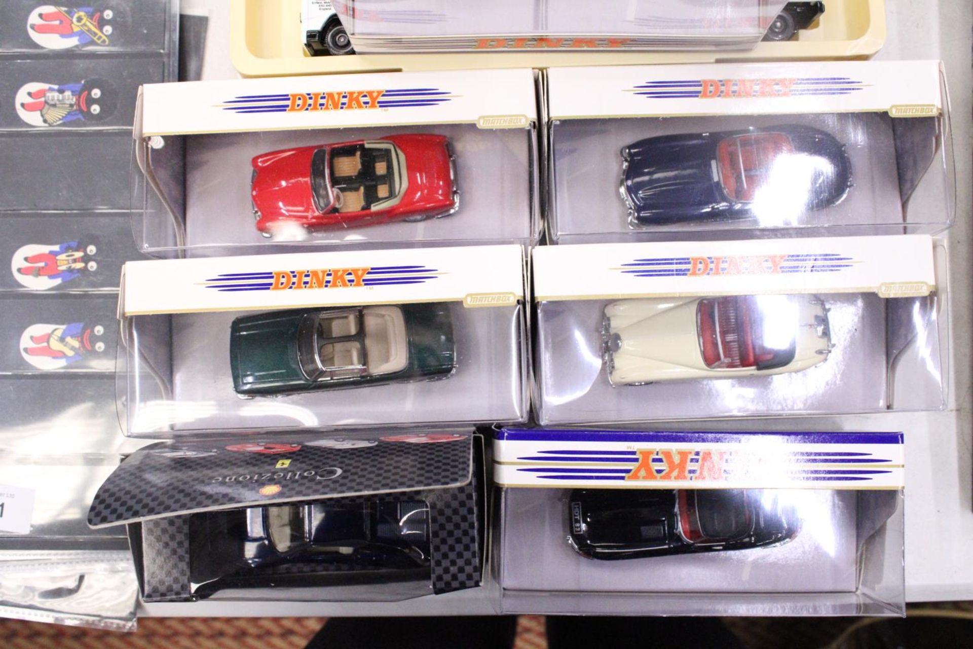 A MIXED LOT OF BOXED VEHICLES TO INCLUDE CORGI AND DINKY - Bild 7 aus 7